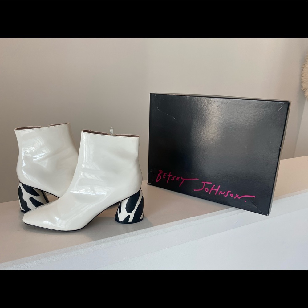 Betsy Johnson White Patent Leather Boots with Printed Heels